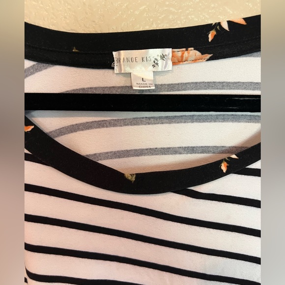 Short sleeve top - Picture 2 of 4